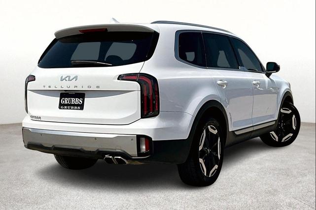 Photo of 2023 Glacial White Pearl Kia Telluride