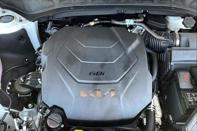 Photo of 2023 Glacial White Pearl Kia Telluride