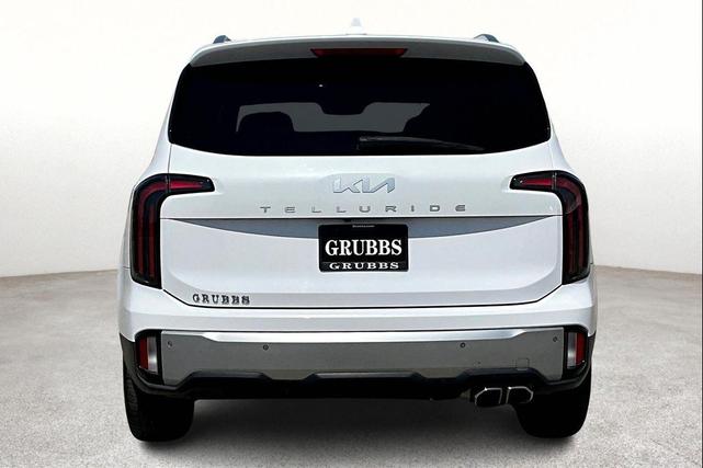 Photo of 2023 Glacial White Pearl Kia Telluride