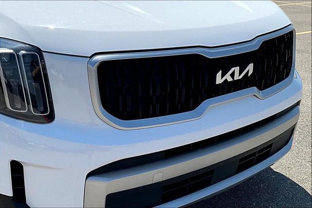 Photo of 2023 Glacial White Pearl Kia Telluride