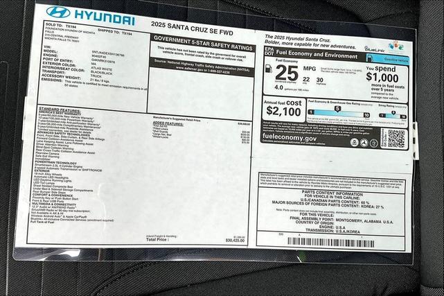 Photo of 2025 Atlas White Hyundai SANTA CRUZ