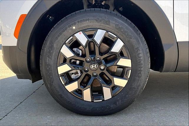 Photo of 2025 Atlas White Hyundai SANTA CRUZ
