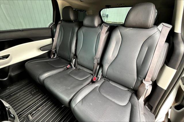 Photo of 2024 Snow White Pearl Kia Carnival