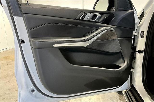 Photo of 2023 Mineral White Metallic BMW X5
