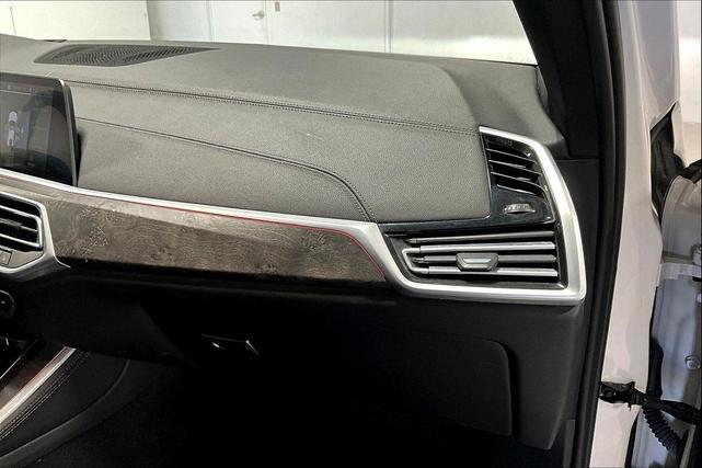 Photo of 2023 Mineral White Metallic BMW X5