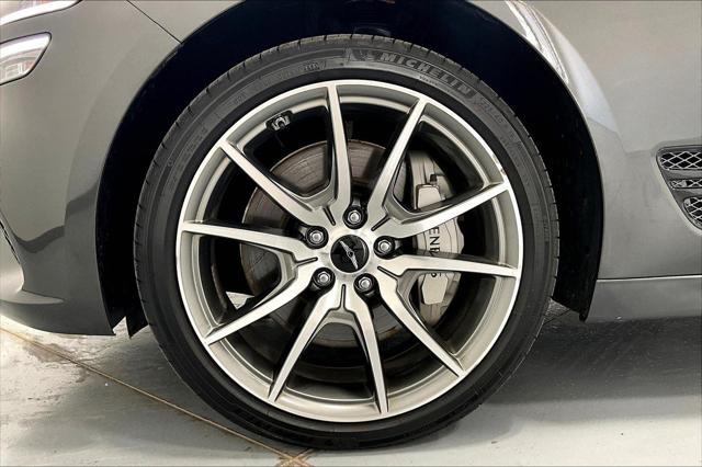 Photo of 2024 Makalu Gray Genesis G70