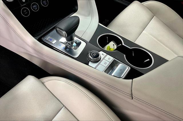 Photo of 2024 Makalu Gray Genesis G70