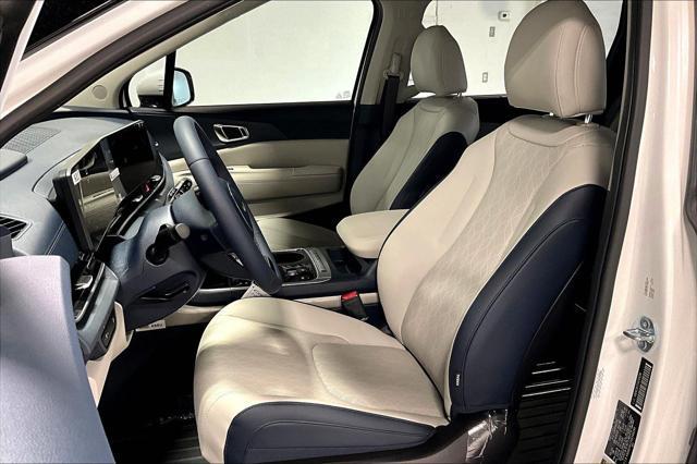 Photo of 2025 Snow White Pearl Kia Carnival