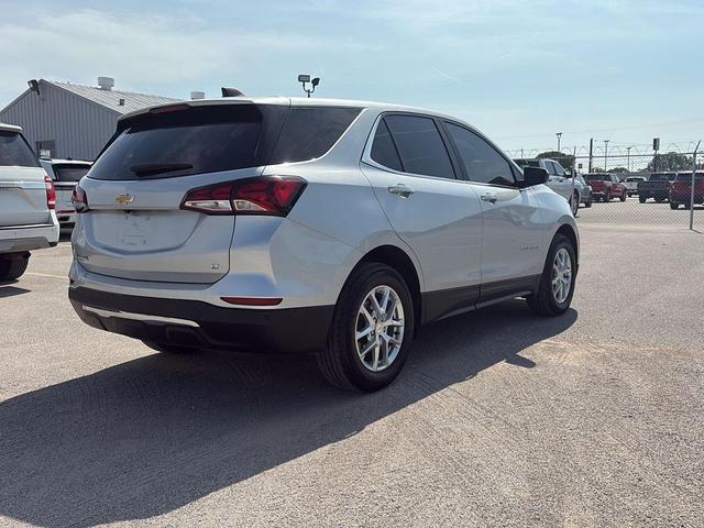 Photo of 2022 Silver Ice Metallic Chevrolet Equinox