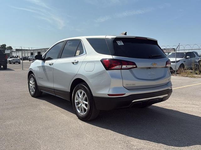 Photo of 2022 Silver Ice Metallic Chevrolet Equinox