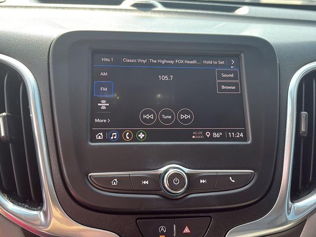 Photo of 2022 Silver Ice Metallic Chevrolet Equinox