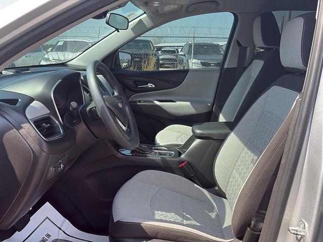 Photo of 2022 Silver Ice Metallic Chevrolet Equinox
