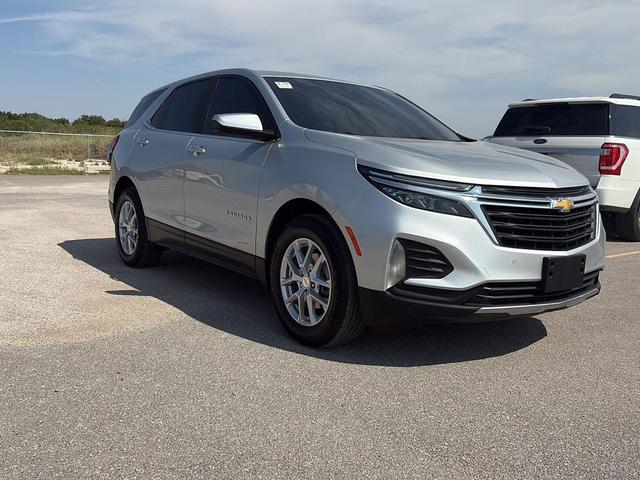 Photo of 2022 Silver Ice Metallic Chevrolet Equinox