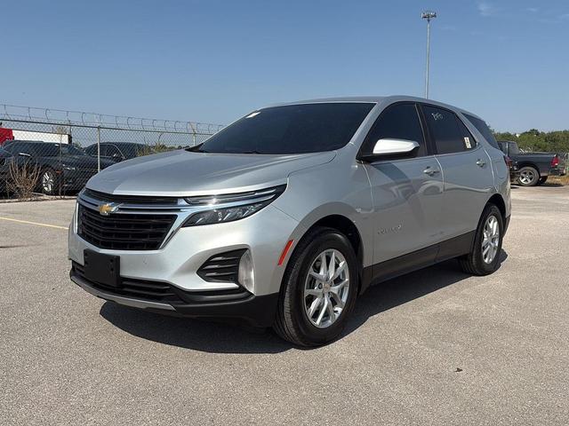 Photo of 2022 Silver Ice Metallic Chevrolet Equinox