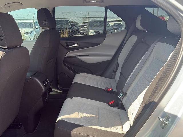 Photo of 2022 Silver Ice Metallic Chevrolet Equinox
