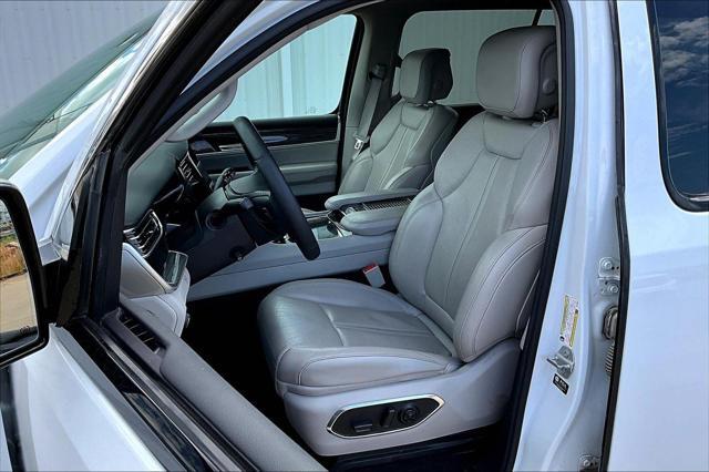 Photo of 2022 Bright White Clearcoat Jeep Wagoneer