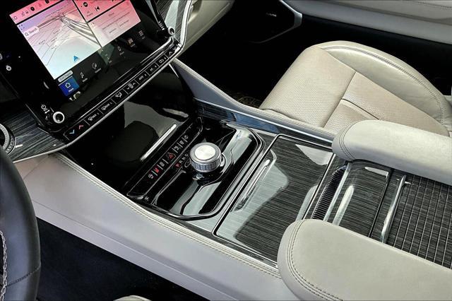 Photo of 2022 Bright White Clearcoat Jeep Wagoneer
