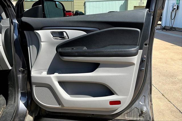 Photo of 2017 Modern Steel Metallic Honda Pilot