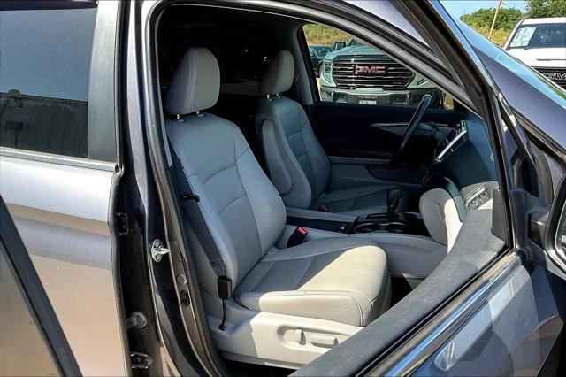 Photo of 2017 Modern Steel Metallic Honda Pilot