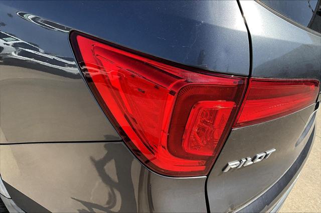 Photo of 2017 Modern Steel Metallic Honda Pilot