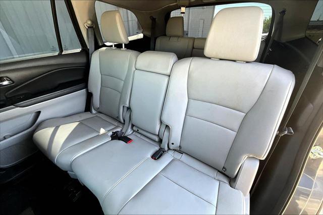 Photo of 2017 Modern Steel Metallic Honda Pilot