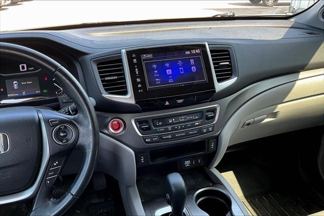Photo of 2017 Modern Steel Metallic Honda Pilot