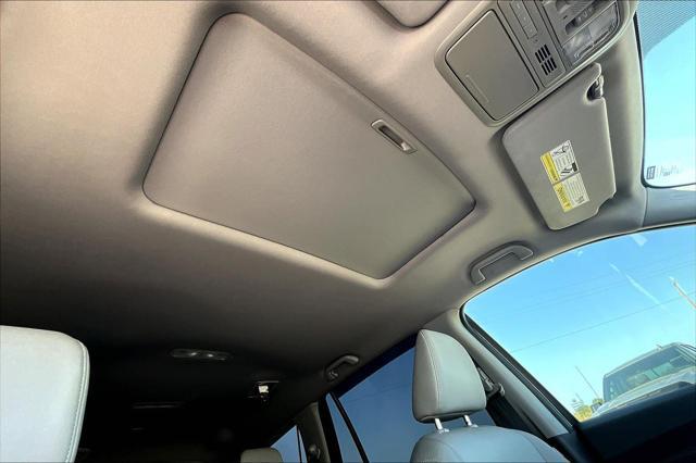 Photo of 2017 Modern Steel Metallic Honda Pilot