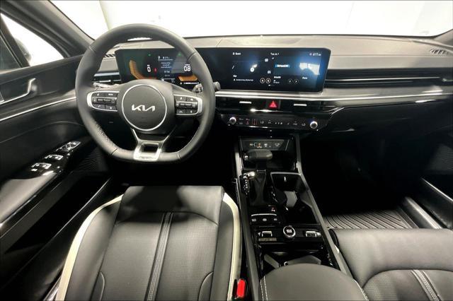 Photo of 2025 GRAY Kia K5