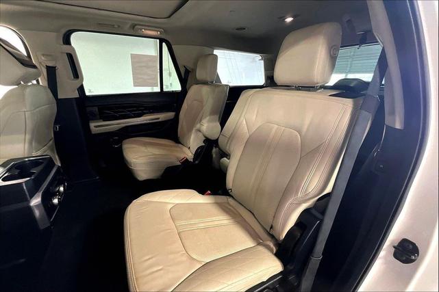 Photo of 2019 White Platinum Metallic Tri-Coat Ford Expedition