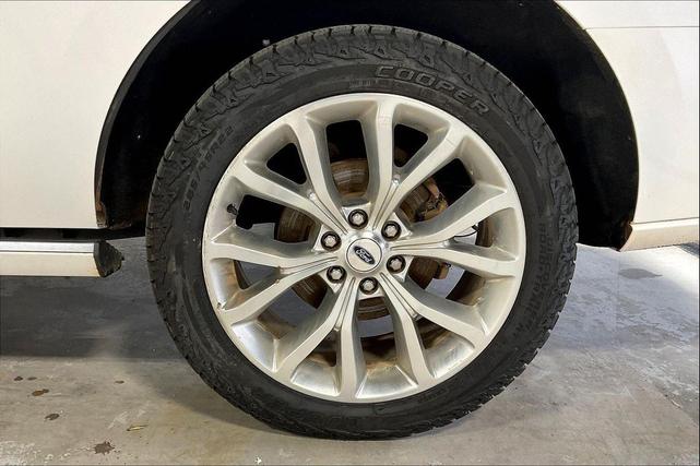 Photo of 2019 White Platinum Metallic Tri-Coat Ford Expedition