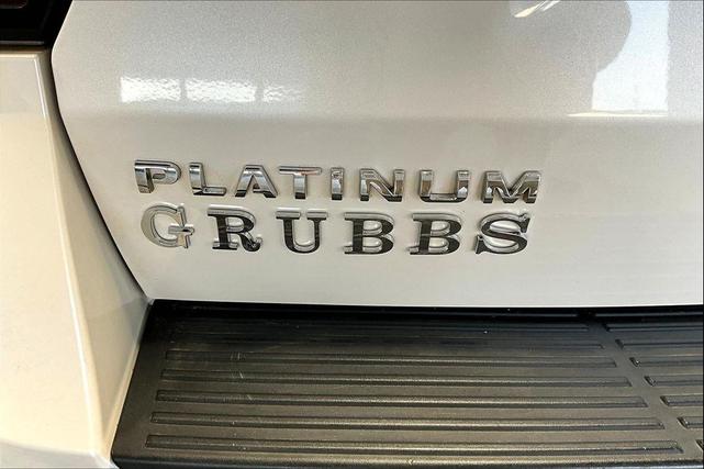 Photo of 2019 White Platinum Metallic Tri-Coat Ford Expedition