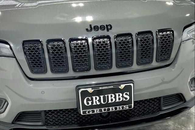 Photo of 2023 Sting-Gray Clearcoat Jeep Cherokee