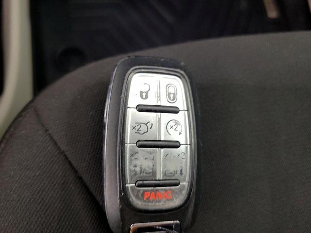 Photo of 2021 Gray Chrysler Pacifica