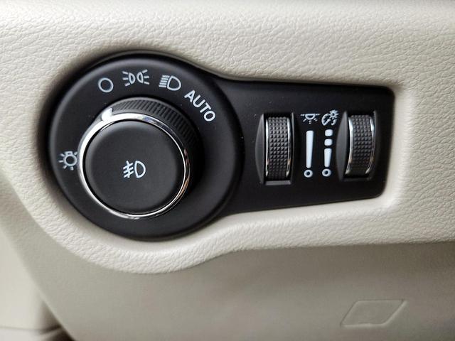 Photo of 2021 Gray Chrysler Pacifica