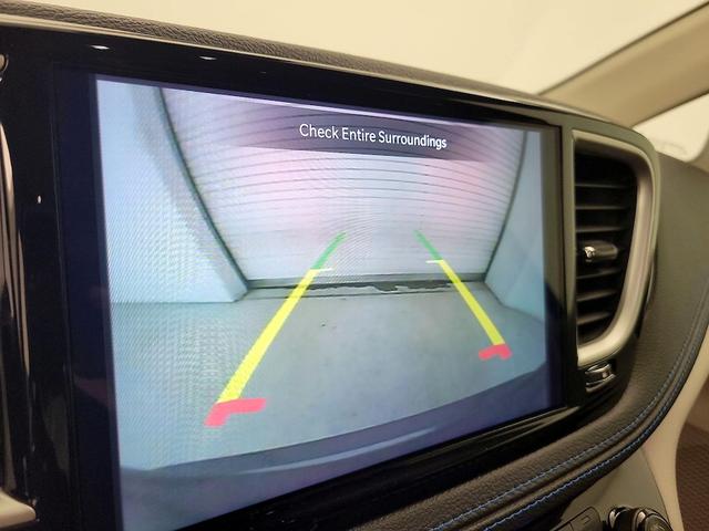 Photo of 2021 Gray Chrysler Pacifica