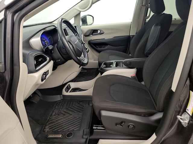 Photo of 2021 Gray Chrysler Pacifica