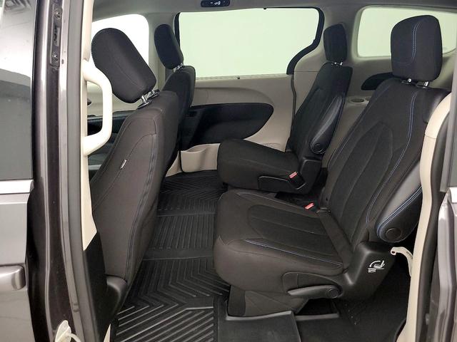Photo of 2021 Gray Chrysler Pacifica