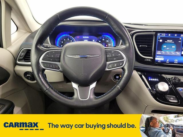 Photo of 2021 Gray Chrysler Pacifica