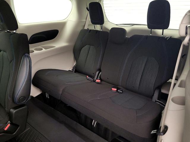Photo of 2021 Gray Chrysler Pacifica