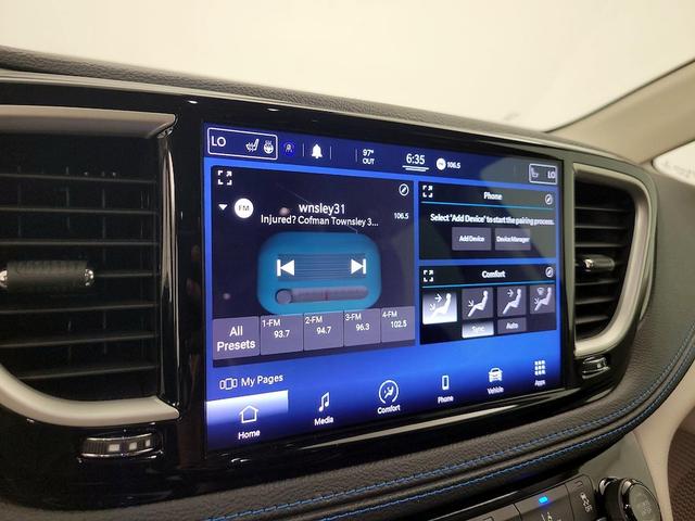 Photo of 2021 Gray Chrysler Pacifica