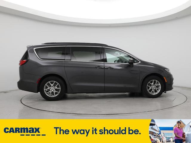 Photo of 2021 Gray Chrysler Pacifica