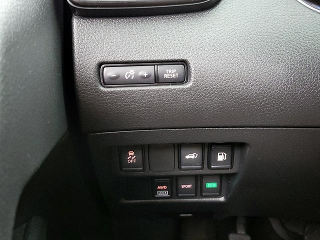 Photo of 2018 White Nissan Rogue