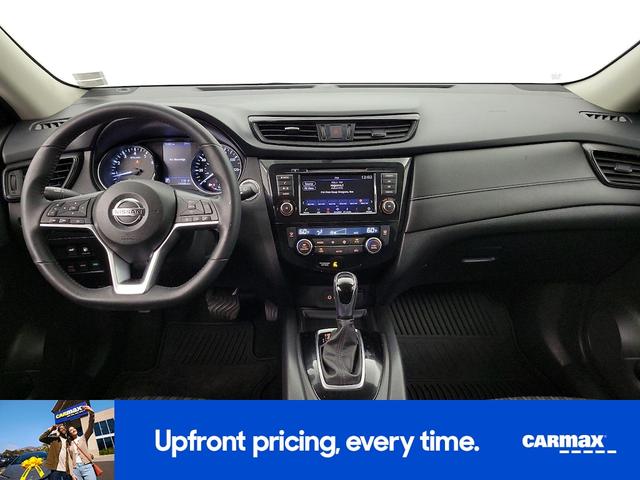 Photo of 2018 White Nissan Rogue