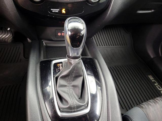 Photo of 2018 White Nissan Rogue