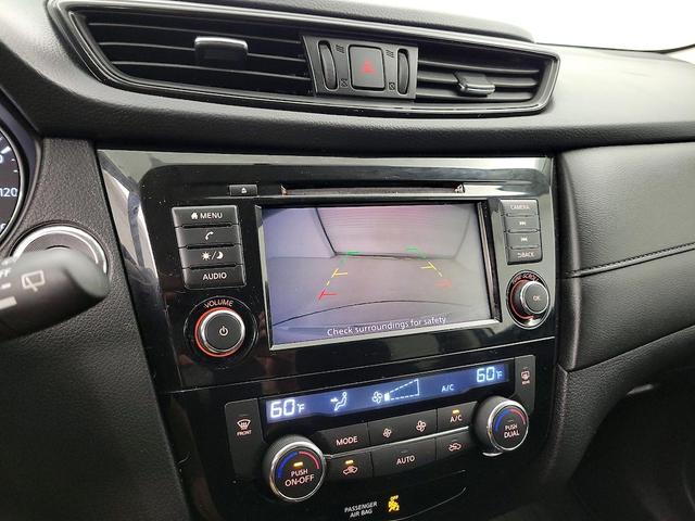 Photo of 2018 White Nissan Rogue