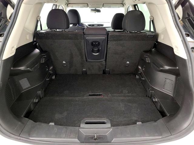 Photo of 2018 White Nissan Rogue