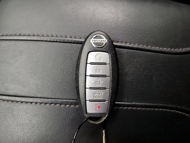 Photo of 2018 White Nissan Rogue