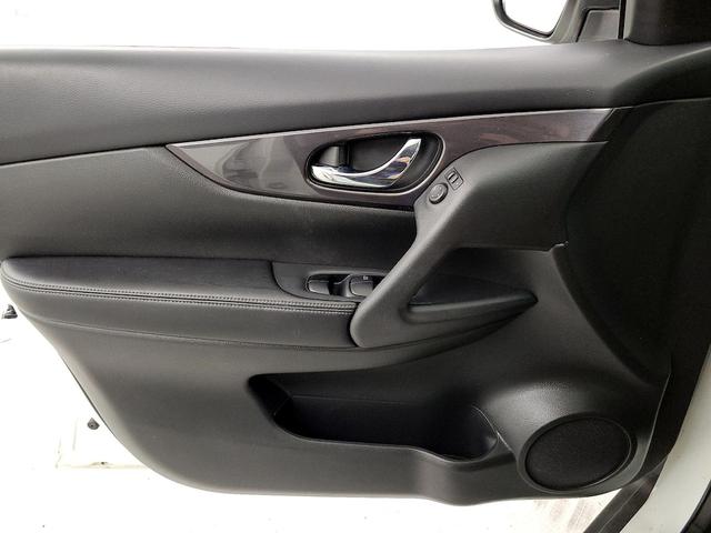 Photo of 2018 White Nissan Rogue