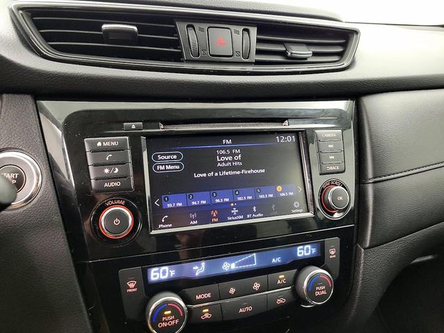 Photo of 2018 White Nissan Rogue