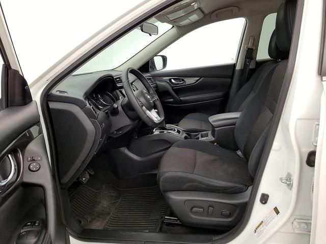 Photo of 2018 White Nissan Rogue